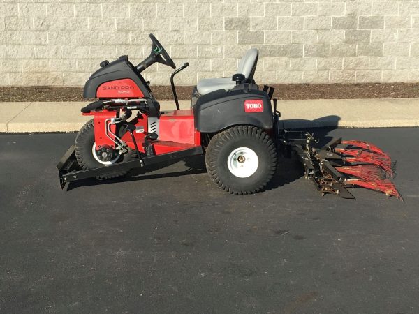 2010 TORO SAND PRO 5040 BUNKER RAKE - Image 4