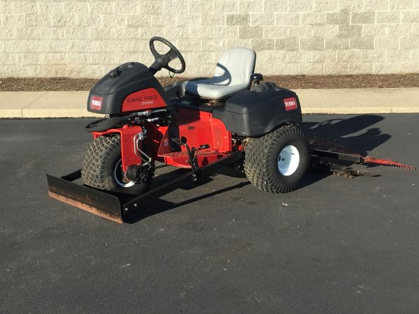 2010 TORO SAND PRO 5040 BUNKER RAKE - Image 10