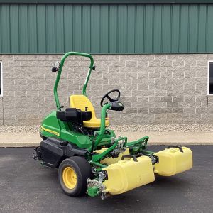 John Deere 2700 E-Cut Hybrid Greens Mower